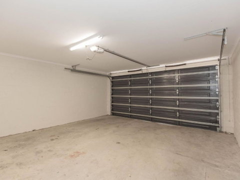 Eclipse 13 / 10 Nettin Circuit - Accommodation Adelaide 1