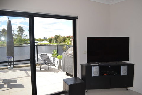 Cypress Drive Townhouse - Accommodation Adelaide 0