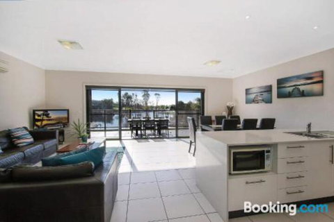 Cypress Townhouse 23 Suite - Accommodation Adelaide 1