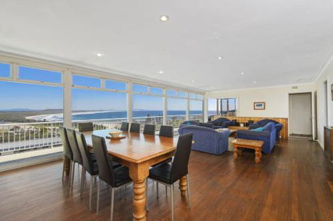 La Mer 19 Dulconghi Street - Accommodation Adelaide 1