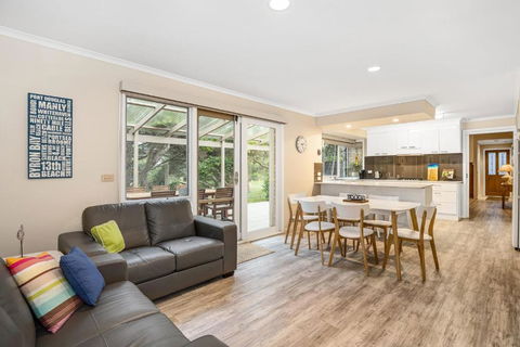 Hilltop Beach House: Newly Updated - Accommodation Adelaide 3