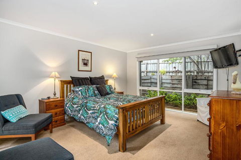 Hilltop Beach House: Newly Updated - Accommodation Adelaide 4