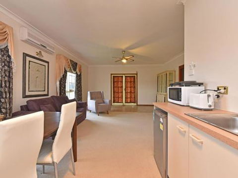 Wine Country Homestead Estate - Accommodation Adelaide 5
