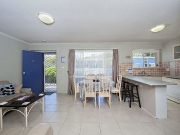 Shoal Towers Unit 2 / 11 Shoal Bay Road - Accommodation Adelaide 3