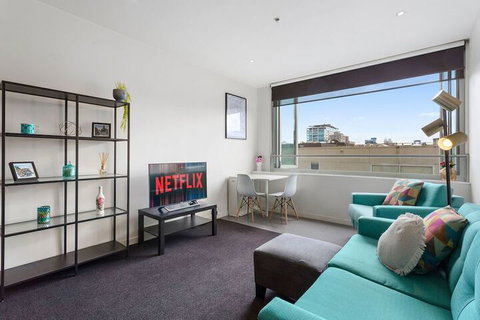 JOLI Directly Opposite MCG - Accommodation Adelaide 0