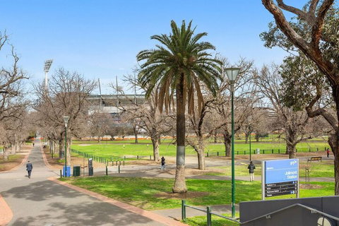 JOLI Directly Opposite MCG - Accommodation Adelaide 6