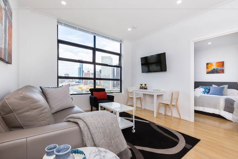 ROLAND, 1BDR Melbourne Apartment - Accommodation Adelaide 2