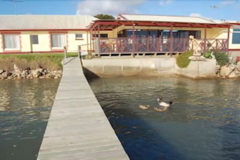 Meningie's Waterfront Motel - Accommodation Adelaide 0