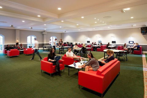 RMIT Village House - Accommodation Adelaide 6