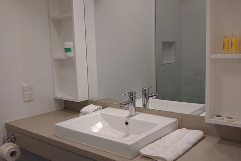RMIT Village House - Accommodation Adelaide 4