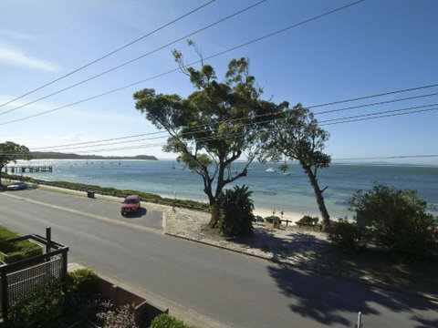 5 SHOAL TOWERS 11 SHOAL BAY RD FANTASTIC LOCATION WITH WATER VIEWS - Accommodation Adelaide 2