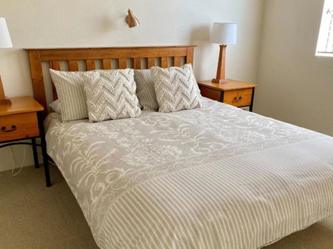 5 SHOAL TOWERS 11 SHOAL BAY RD FANTASTIC LOCATION WITH WATER VIEWS - Accommodation Adelaide 1