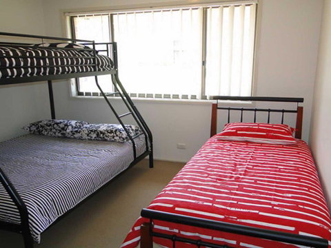 3 / 4 Victor Parade Great Townhouse & Walk To The Beach - Accommodation Adelaide 2