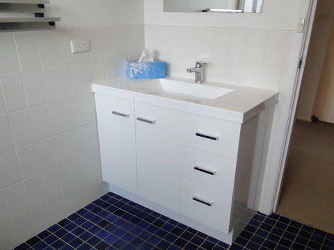 3 / 4 Victor Parade Great Townhouse & Walk To The Beach - Accommodation Adelaide 1