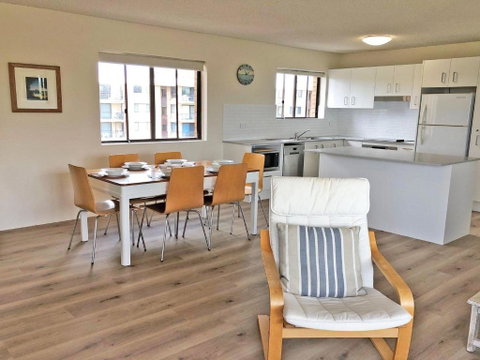 15 Intrepid 3 Intrepid Close Right On The Beachfront - Accommodation Adelaide 1