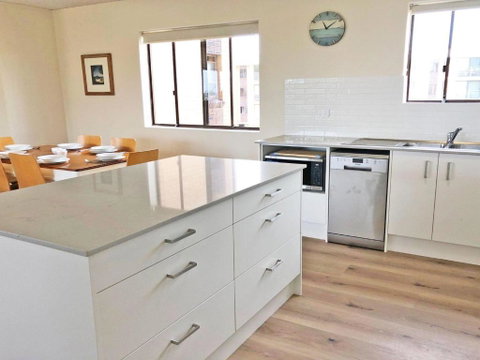15 Intrepid 3 Intrepid Close Right On The Beachfront - Accommodation Adelaide 4