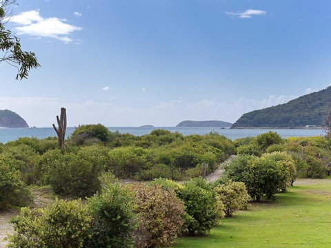 1 Intrepid 3 Intrepid Close Amazing Views Of Shoal Bay Only 100m From The Beach - Accommodation Adelaide 3