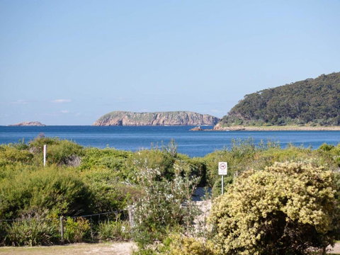 1 Intrepid 3 Intrepid Close Amazing Views Of Shoal Bay Only 100m From The Beach - Accommodation Adelaide 2