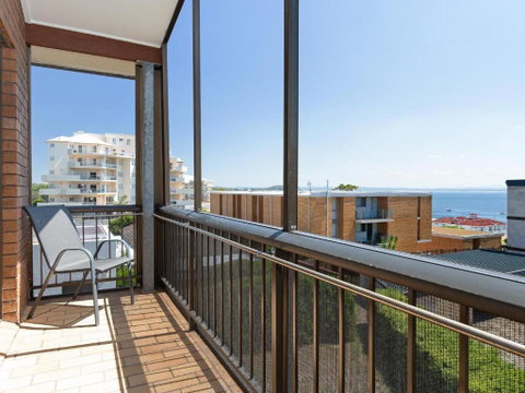 6 Bahia 47 Ronald Avenue Fantastic Location With Filtered Water Views - Accommodation Adelaide 3