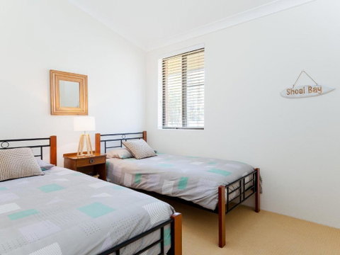 6 Bahia 47 Ronald Avenue Fantastic Location With Filtered Water Views - Accommodation Adelaide 4