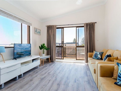 6 Bahia 47 Ronald Avenue Fantastic Location With Filtered Water Views - Accommodation Adelaide 6