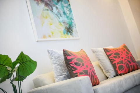 A Comfy & Central 2BR Apt Near Flinders Station - Accommodation Adelaide 1