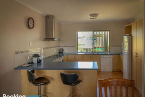 Endeavour 6 - Accommodation Adelaide 1