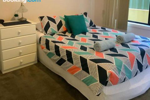 Endeavour 6 - Accommodation Adelaide 2