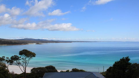 SEA EAGLE COTTAGE Amazing Views Of Bay Of Fires - Accommodation Adelaide 2