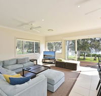 Wangi Lakehouse renovated Lake Macquarie lakefront Location - Accommodation Adelaide
