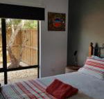 Red Ochre  Large 1BR with Private Courtyard - Accommodation Adelaide