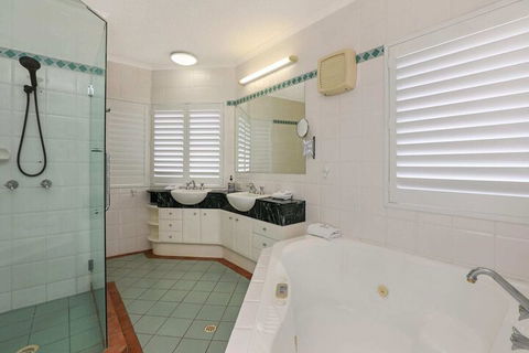 PRTFINO Ultimate Penthouse - Accommodation Adelaide 5