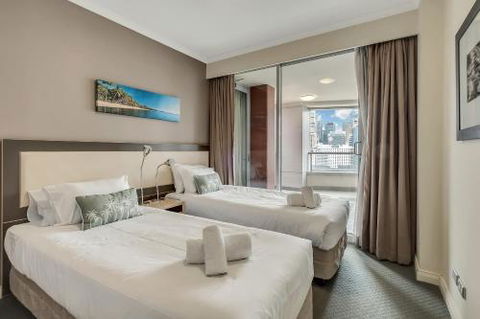 DREAM HARBOUR VIEW 2 BRM / GYM POOL & PARKING - Accommodation Adelaide 3