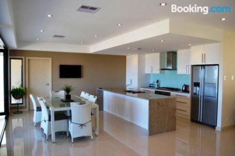 Eagles Nest - Accommodation Adelaide 5