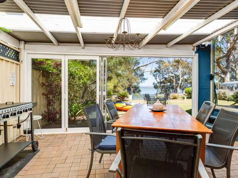 SORRENTO LAKESIDE Sanctuary Point 4pm Check Out Sundays - Accommodation Adelaide 2