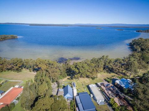 SORRENTO LAKESIDE Sanctuary Point 4pm Check Out Sundays - Accommodation Adelaide 0