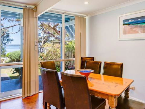 SORRENTO LAKESIDE Sanctuary Point 4pm Check Out Sundays - Accommodation Adelaide 3