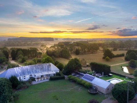 Wembley House Southern Highlands With 4pm Check Out Sunday - Accommodation Adelaide 0