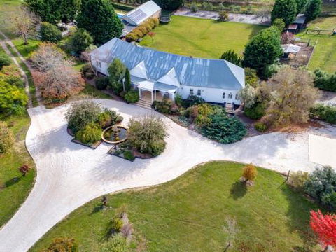Wembley House Southern Highlands With 4pm Check Out Sunday - Accommodation Adelaide 1
