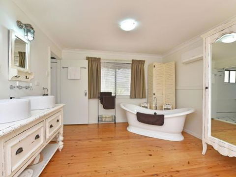 Olive Grove Villa 3 Suite With Large Bath - Accommodation Adelaide 6