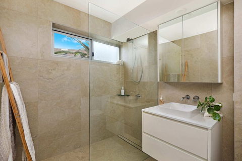SPECTACULAR OCEAN FRONT Sounion6 - Accommodation Adelaide 4