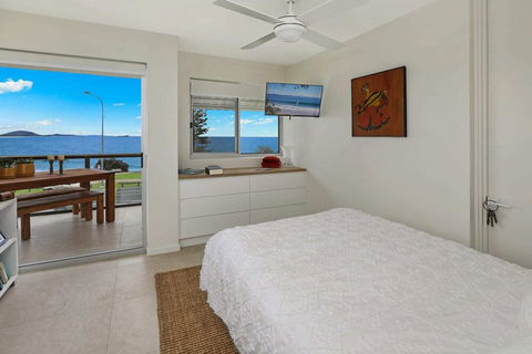 SPECTACULAR OCEAN FRONT Sounion6 - Accommodation Adelaide 0
