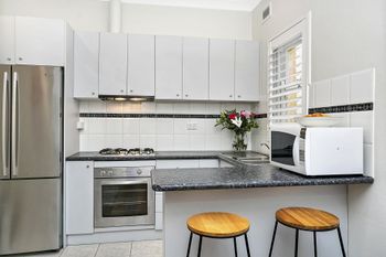 Two Bedroom Beachside Apartment CLOV4 - Accommodation Adelaide 1