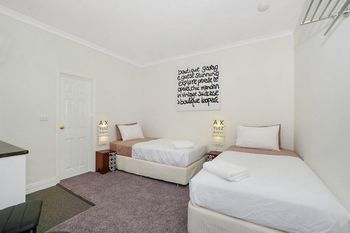 Spooky Hall Motel - Accommodation Adelaide 5