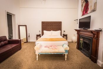 Spooky Hall Motel - Accommodation Adelaide 1