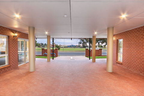 BEST WESTERN Plus Bolton On The Park - Accommodation Adelaide 0