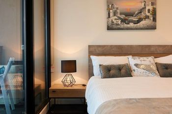 Panoramic Melbourne Views From Stylish Apartment - Accommodation Adelaide 2