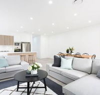 5 Bedroom Sydney Mansion with Parking - Accommodation Adelaide