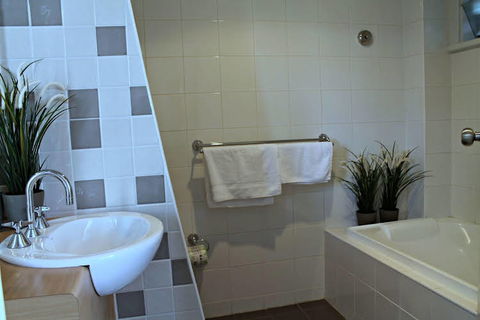 Adelaide DressCircle Apartments - Ward St - Accommodation Adelaide 0