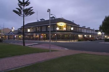 Grand Tasman Hotel - Accommodation Adelaide 0